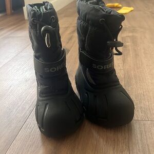 Sorel Flurry Weather Resistant Snow Boot size 8